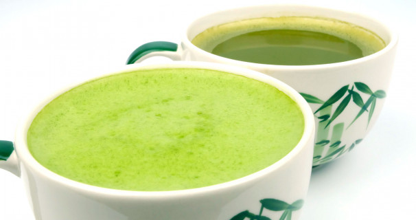 matcha thee met en zonder schuim